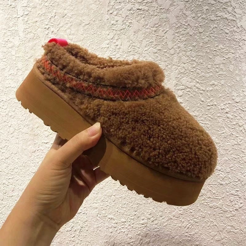 Plushy winter ankle boots